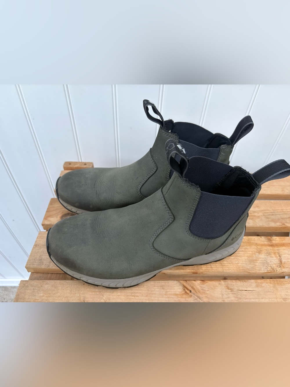 Columbia Men's Chukka Boots in Olive Green and Black